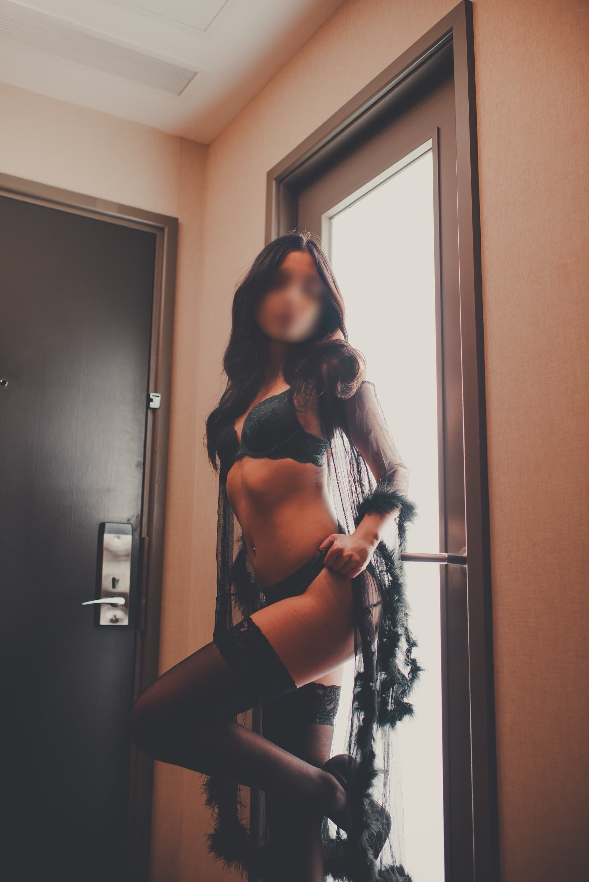 Alexis Deluxe gallery 23