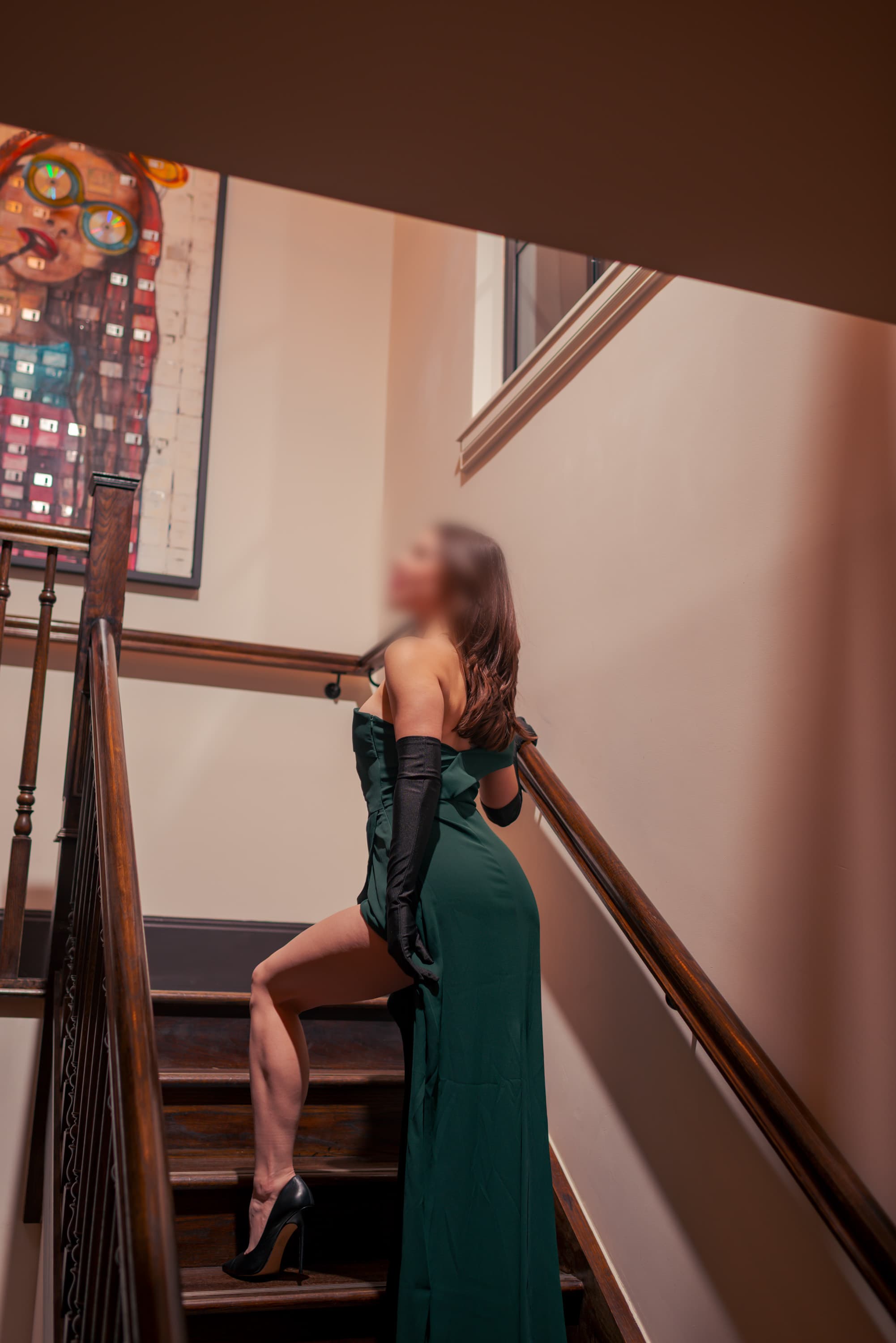 Holly Deluxe gallery 25