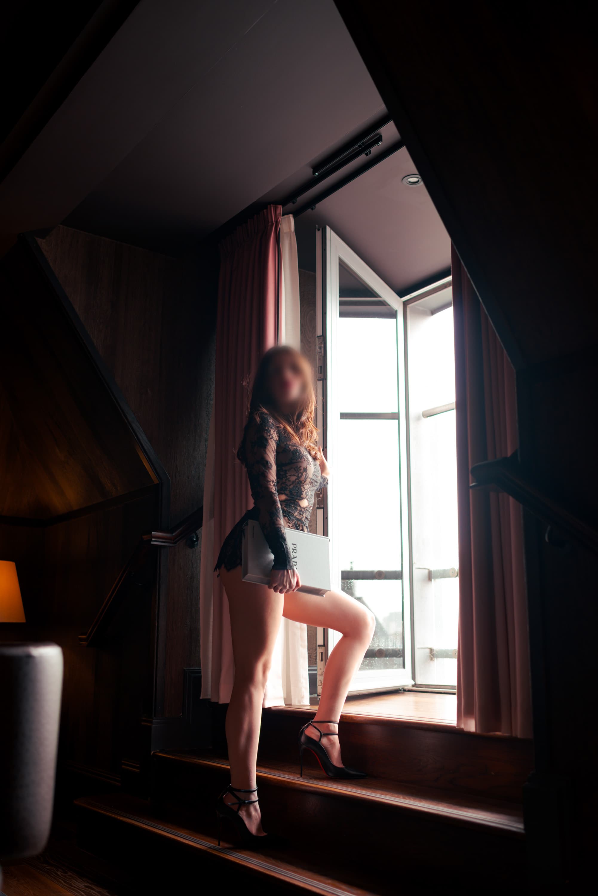 Holly Deluxe gallery 26